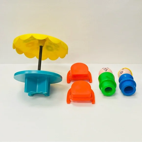 Vintage Fisher-Price Little People Patio Set - Including Daddy & Mommy People - Picture 5 of 5